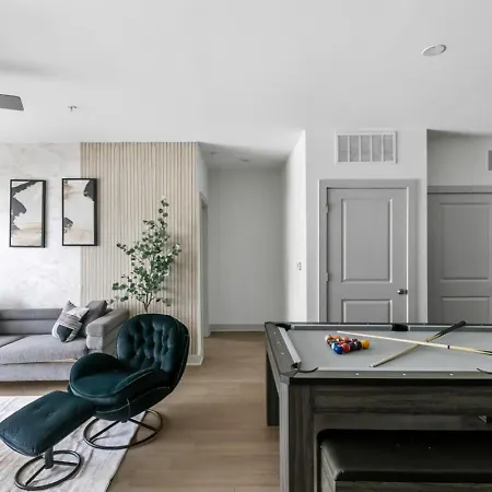 Urban Elegance 3Br Condo Experience 06